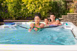 EP-SwimCross-2020-X500-AlpineWhite-Gray-Lifestyle-113