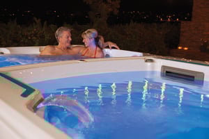 Endless Pools_2019_E2000-Lifestyle-AlpineWhite_Vineyard-Couple_0815