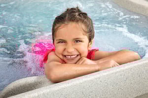 Freeflow-Sport-2020-Azure-Sand-Lifestyle-Girl_01-pop