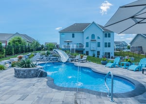 fiji-sapphire-blue-fiberglass-stream-jets-slide (1)